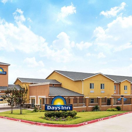 Days Inn By Wyndham Rockdale Texas Esterno foto