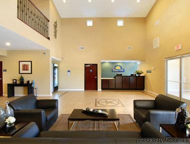 Days Inn By Wyndham Rockdale Texas Esterno foto