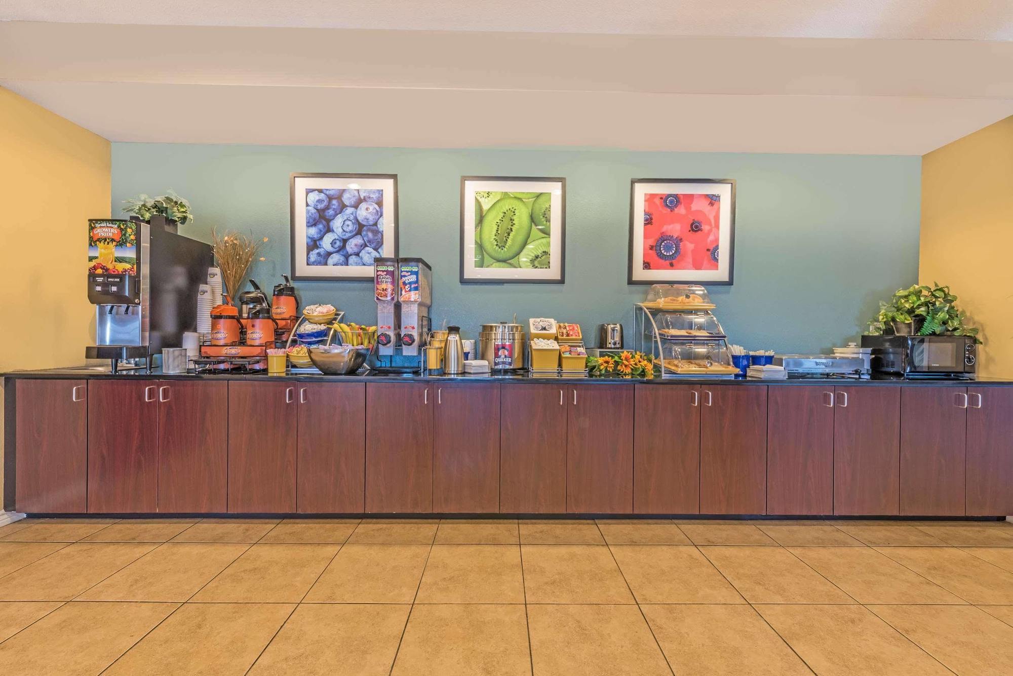 Days Inn By Wyndham Rockdale Texas Esterno foto