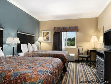 Days Inn By Wyndham Rockdale Texas Esterno foto